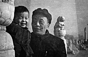 images/Ai-wei-wei-with-his-father-poet-Ai-Qing.jpg