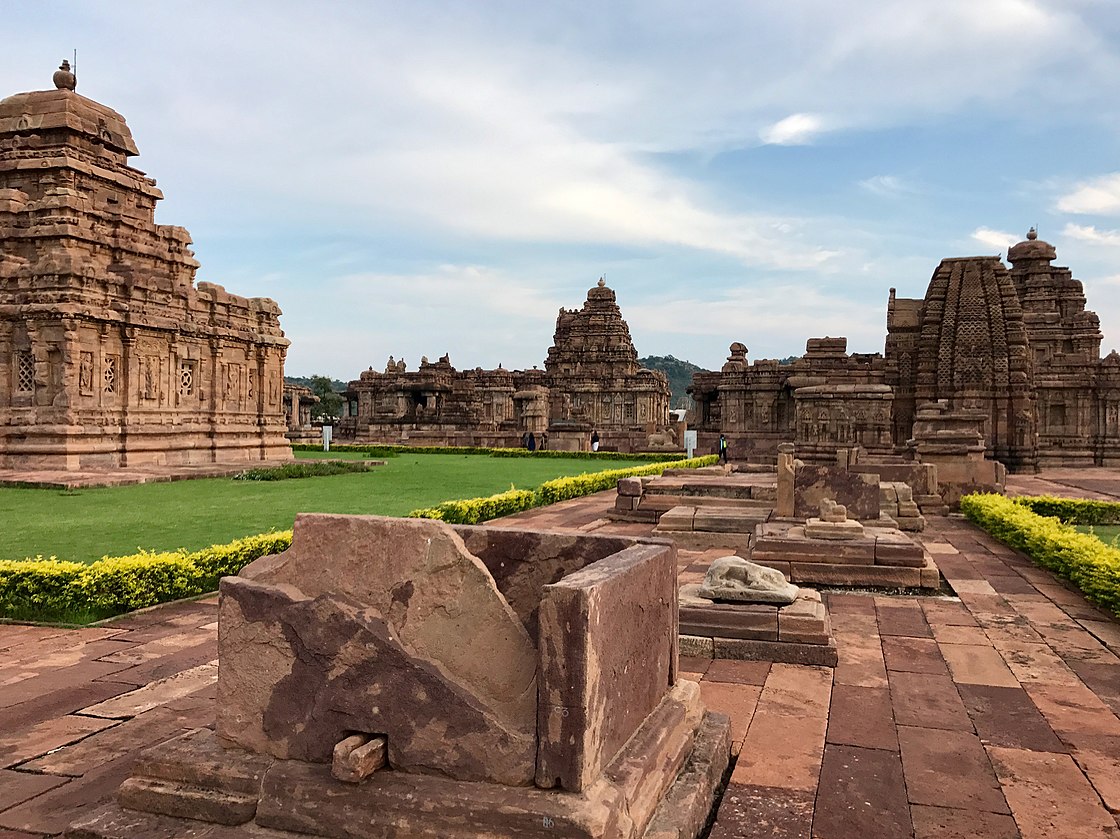 images/Pattadakal_monuments.jpg