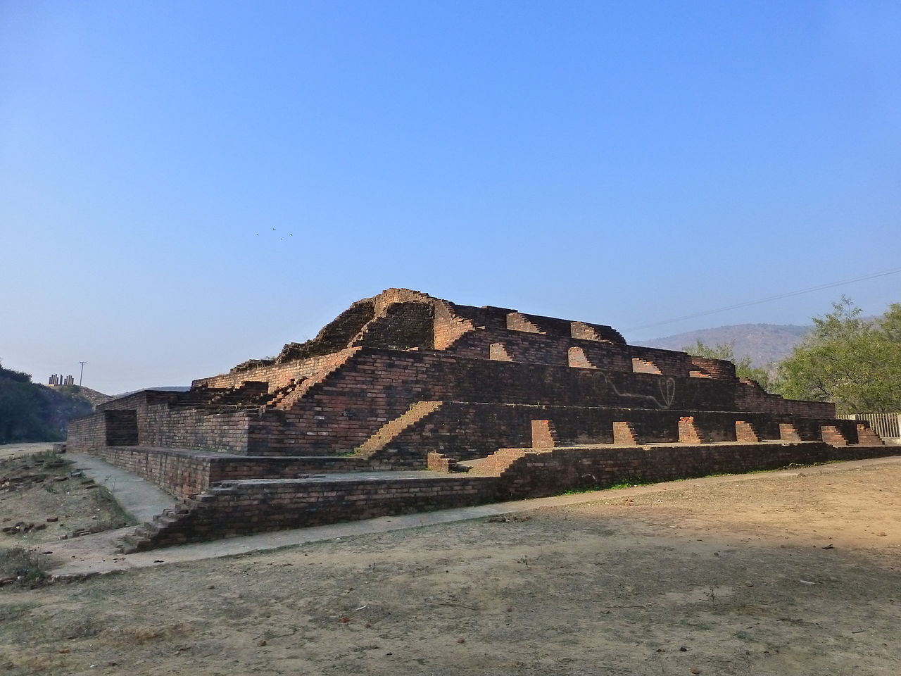 images/Remains_of_a_Stupa.jpg