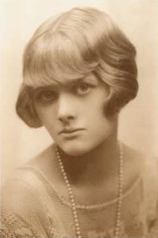 images/YoungDaphneduMaurier.jpg